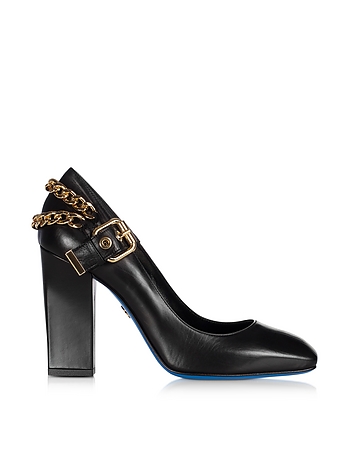 Black Leather Pump w/Decorative Buckle and Chains.